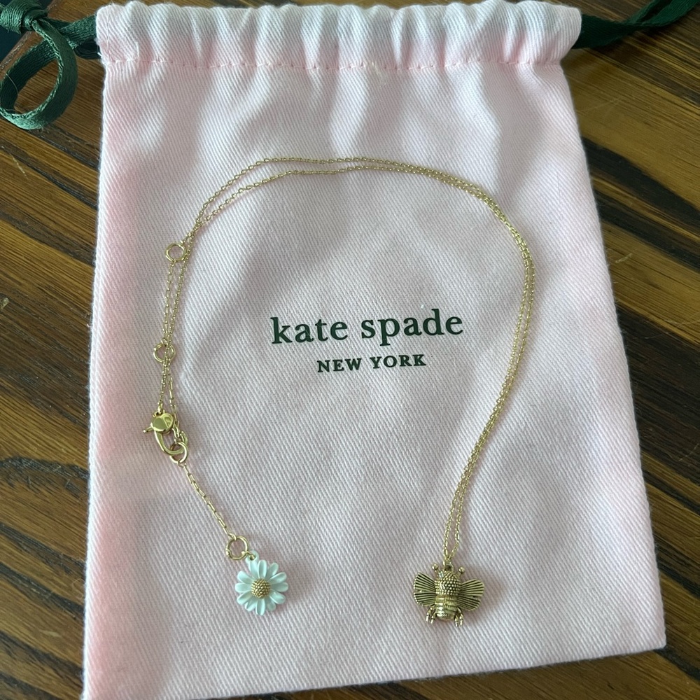 Kate Spade gold bee pendant necklace 🐝